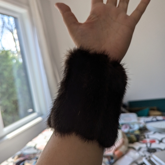 Genuine fur cuff bracelet - Picture 3 of 7